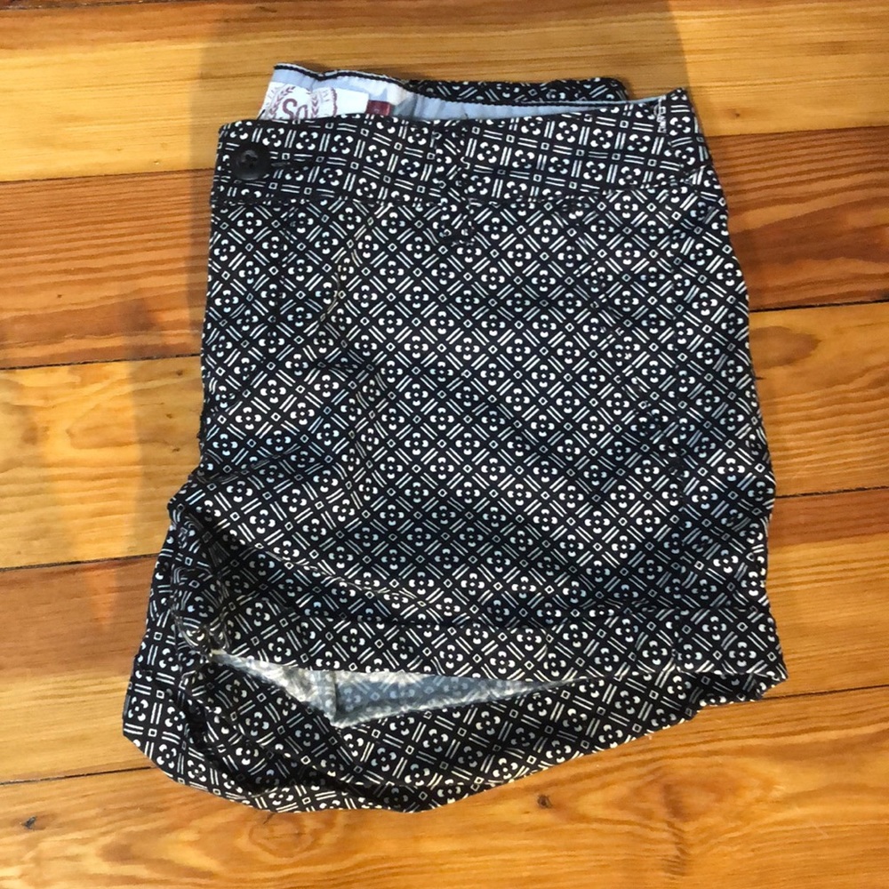 Patterned Shorts - Picture 2 of 5